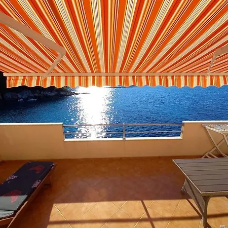 Robinson Medvidna Hvar Zastražišće