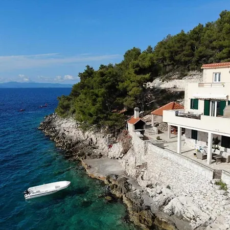 Robinson Medvidna Hvar * Zastražišće