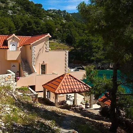 Robinson Medvidna Hvar